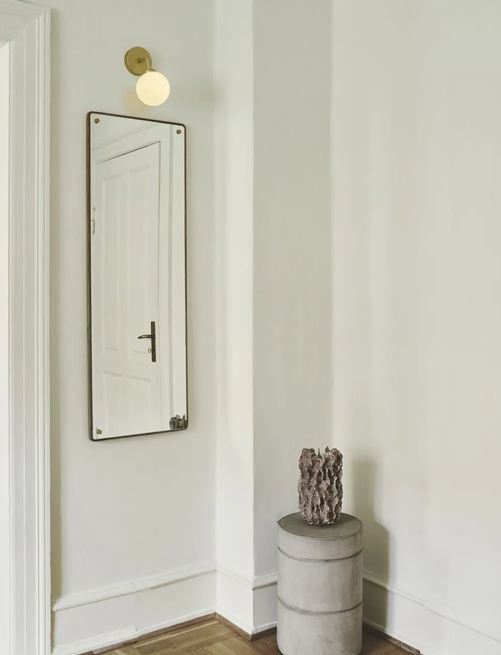 Nuura Apiales Wall, brushed brass / opal