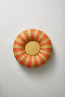 FLOAT, SMALL, OCHRE/RED><noscript><img width=