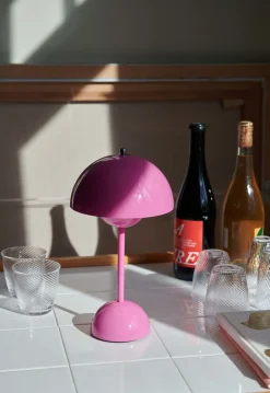 &Tradition Flowerpot Portable Lamp VP9, Magnetic Charger Tangy pink Outlet