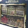 Almuegaarden Gaveæske med Peberkagemand-bolcher & Chokolade-lakridser