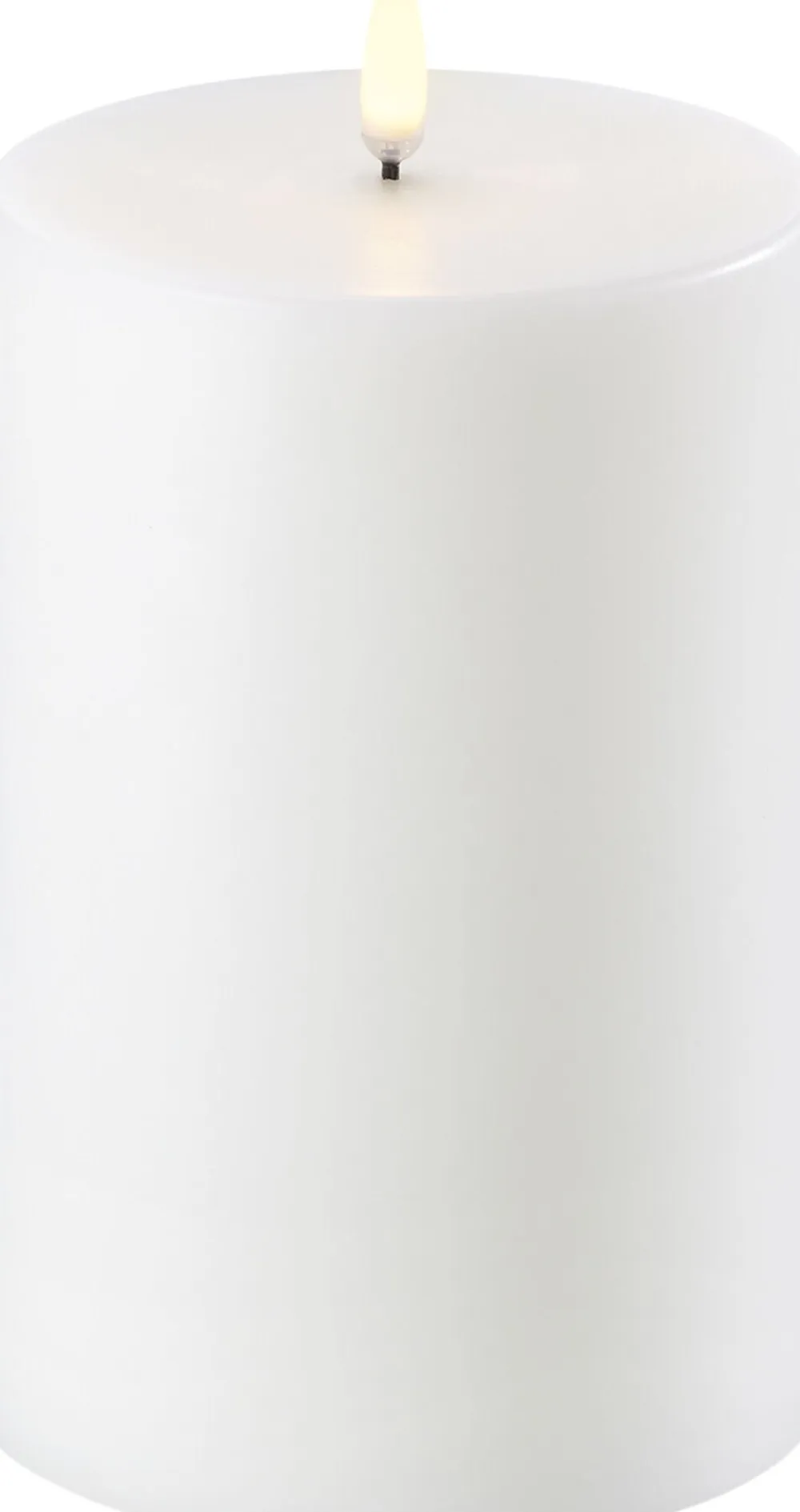 Uyuni LED Pillar Candle - Nordic White - 10,1 x 15 cm Clearance
