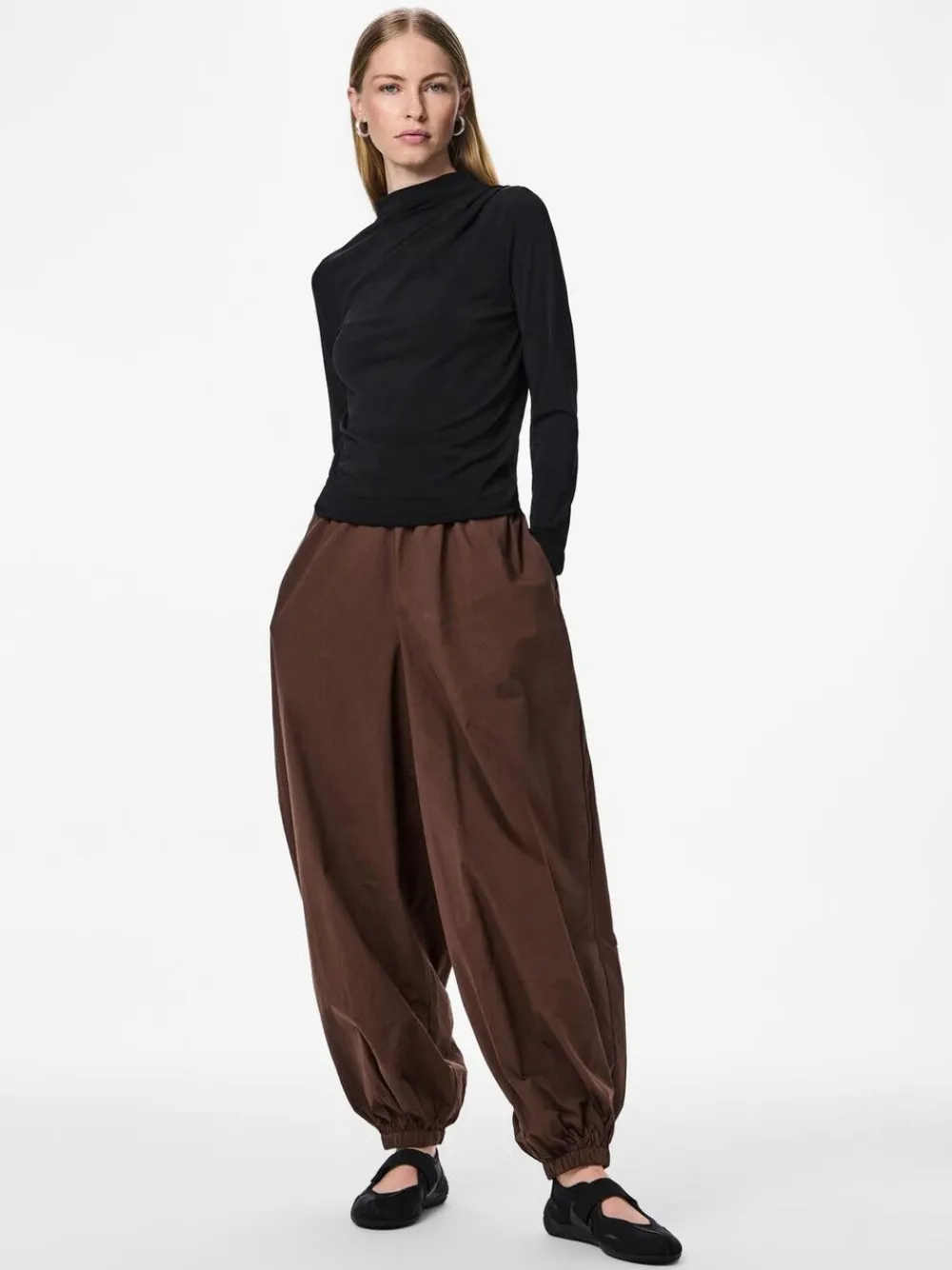 PCBELLA MW BALLOON WVN PANTS D2D>Pieces Online