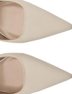Pointed kitten shoe><noscript><img width=