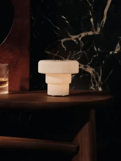 Ripple Portable Lamp - H10 - White>Ferm Living Online