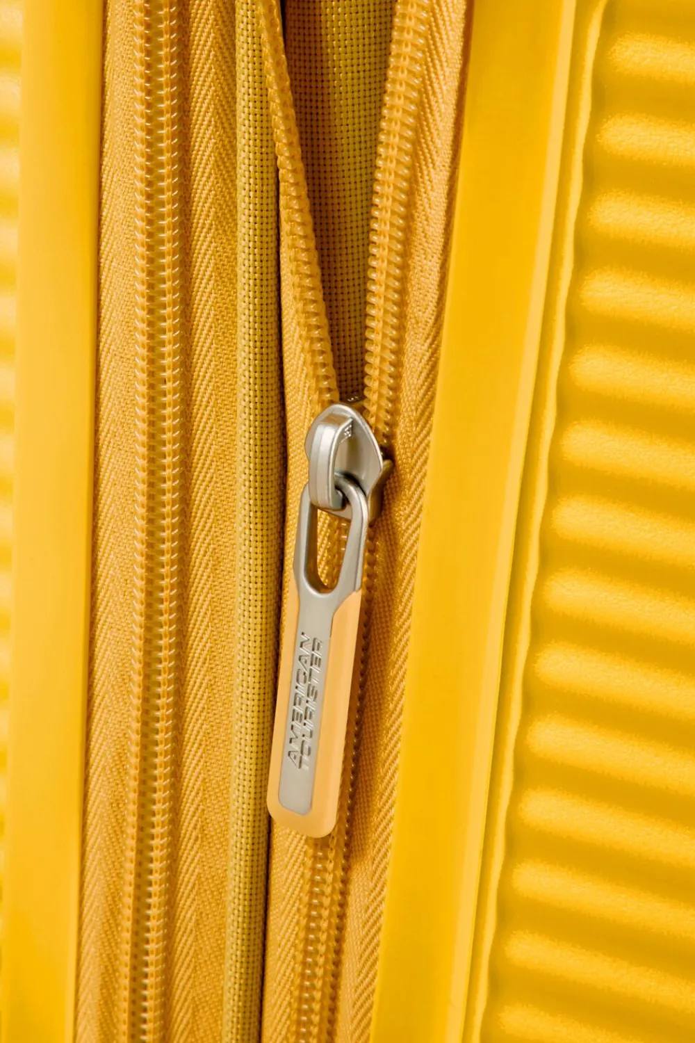American Tourister Soundbox